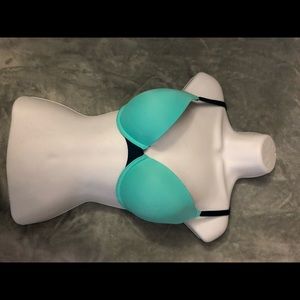 VS Pink 32DD or 32(E) Bra